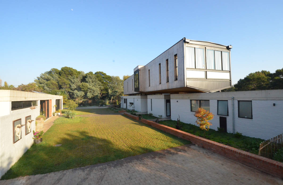 House Dreyer - Courtyard - Designed by Earthworld Architects & Interiors